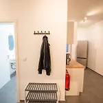 Rr - Spacious Apartments - Central - Parking