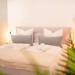 Rr - Spacious Apartments - Central - Parking